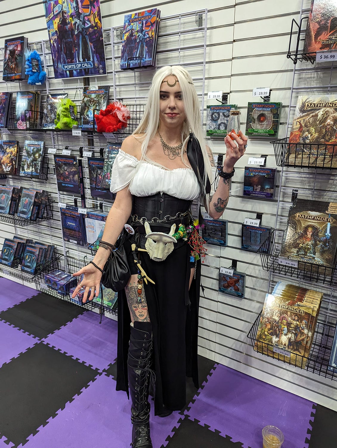 A cosplayer dressed as Iconic Witch Feiya